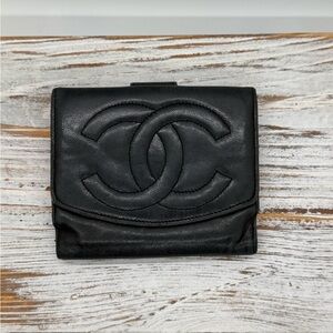 Gorgeous Condition! Authentic Chanel Black Caviar Compact Wallet!
